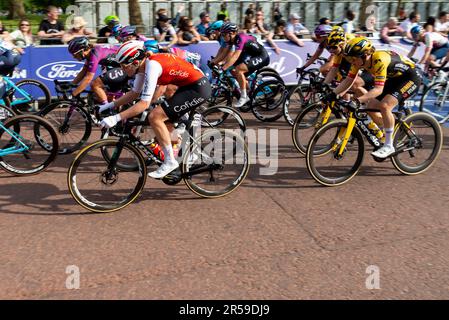 Martina Alzini de Cofidis & Riders qui s'affronte à la course sur route classique UCI Women's WorldTour Stage 3 de 2023 Ford RideLondon à Londres, Royaume-Uni Banque D'Images