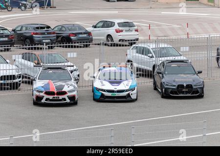 MONTMELLO, ESPAGNE-6 JUIN 2021 : voitures BMW officielles du Championnat MotoGP 2021 Banque D'Images