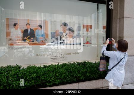 PHOTOS DU COUPLE IMPÉRIAL AU MAGASIN PHARE DE TAKASHIMAYA Banque D'Images