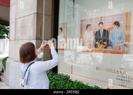 PHOTOS DU COUPLE IMPÉRIAL AU MAGASIN PHARE DE TAKASHIMAYA Banque D'Images