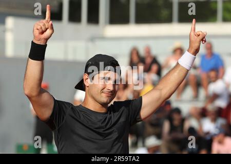 Paris, France. 01st juin 2023. Marcos Giron des Etats-Unis célèbre sa victoire sur Jiri Lehecka de la République tchèque au cours du jour 5 de l'Open de France 2023, Roland-Garros 2023, deuxième tournoi de tennis de l'année du Grand Chelem, sur 1 juin 2023 au Stade Roland-Garros à Paris, France - photo Jean Catuffe/DPPI crédit: DPPI Media/Alay Live News Banque D'Images