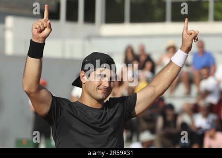 Paris, France - 1 juin 2023, Marcos Giron des Etats-Unis célèbre sa victoire sur Jiri Lehecka de la République tchèque au cours du jour 5 de l'Open de France 2023, Roland-Garros 2023, deuxième tournoi de tennis de Grand Chelem de l'année, sur 1 juin 2023 au Stade Roland-Garros à Paris, France - photo : Jean Catuffe/DPPI/LiveMedia Banque D'Images