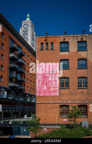 L'Oxo Tower Wharf Bargehouse à Londres sur la rive sud. Bargehouse est un grand espace d'exposition sur 5 étages. Banque D'Images