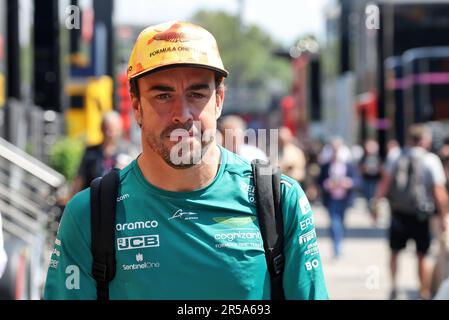 Barcelone, Espagne. 02nd juin 2023. Fernando Alonso (ESP) équipe Aston Martin F1. Championnat du monde de Formule 1 02.06.2023, Rd 8, Grand Prix d'Espagne, Barcelone, Espagne, Journée d'entraînement. Le crédit photo doit être lu : images XPB/Press Association. Crédit : XPB Images Ltd/Alamy Live News Banque D'Images