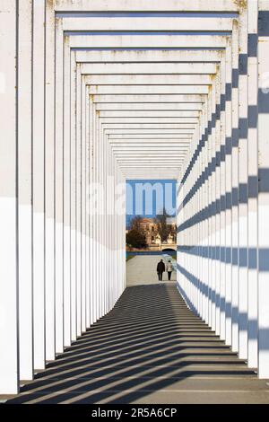 avenue des portes du ciel, cloître moderne dans le style Bauhaus, Floating Meadow, Allemagne, Mecklembourg-Poméranie occidentale, Schwerin Banque D'Images