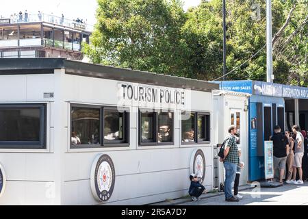 Photo d'un poste de police de la police du tourisme, dans la partie européenne d'Istanbul, Turquie. La police du tourisme est l'unité en charge de la protection de Banque D'Images