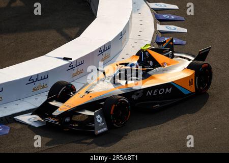 Jakarta, Indonésie. 02nd juin 2023. 05 HUGHES Jake (gbr), Neom McLaren Formula E Team, Spark-Nissan, Nissan e-4ORCE 04, action pendant l'ePrix de Jakarta 2023, 8th réunion du Championnat du monde de Formule E de la FIA ABB 2022-23, sur le circuit de l'e-Prix international de Jakarta de 2 juin à 3, 2023 à Jakarta, Indonésie - photo Julien Delfosse/DPPI crédit : DPPI Media/Alamy Live News Banque D'Images