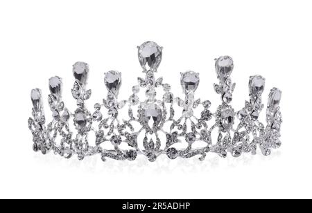 Magnifique tiara d'argent avec diamants isolés sur blanc Banque D'Images