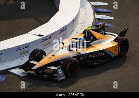 Jakarta, Indonésie - 02/06/2023, Jakarta, Indonésie - 02/06/2023, 05 8th HUGHES Jake (gbr), Neom McLaren Formula E Team, Spark-Nissan, Nissan e-4ORCE 04, action lors de l'ePrix de Jakarta 2023, réunion du Championnat du monde de Formule E de la FIA ABB 2022-23, sur le circuit international e-Prix de Jakarta de 2 juin à 3, 2023 à Jakarta, Indonésie - photo : Julien Delfosse/DPPI/LiveMedia Banque D'Images