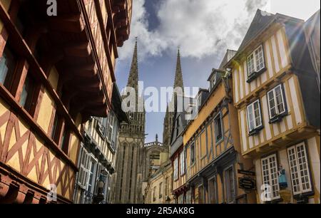 Les vieilles rues étroites de Quimper, Bretagne, France Banque D'Images