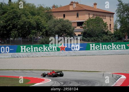 Barcelone, Espagne. 02nd juin 2023. Motorsport: Championnat du monde de Formule 1, Grand Prix d'Espagne, 1st pratique libre. Charles Leclerc de Monaco de l'équipe Ferrari est sur la bonne voie. Credit: Hasan Bratic/dpa/Alay Live News Banque D'Images