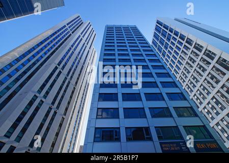 Royaume-Uni, West Yorkshire, Leeds, City Center gratte-ciel sur Merrion Way. Banque D'Images