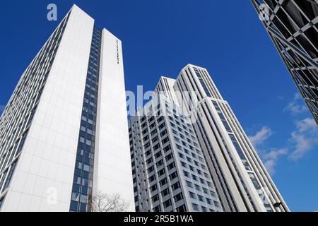 Royaume-Uni, West Yorkshire, Leeds, City Center gratte-ciel sur Merrion Way. Banque D'Images