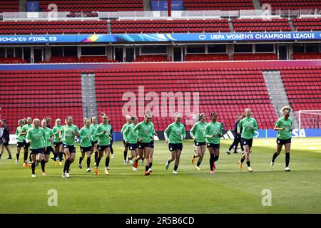 EINDHOVEN - l'équipe féminine de la VFL Wolfsburg avant la finale de la Ligue des champions des femmes de l'UEFA contre le FC Barcelone au stade Phillips sur 2 juin 2023 à Eindhoven, pays-Bas. ANP MAURICE VAN STONE Banque D'Images