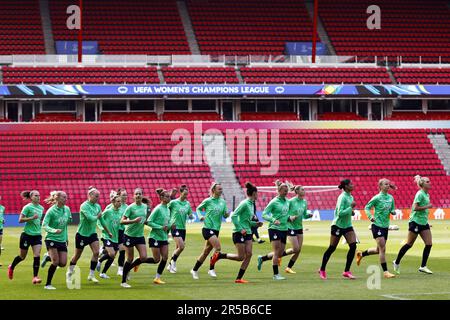 EINDHOVEN - l'équipe féminine de la VFL Wolfsburg avant la finale de la Ligue des champions des femmes de l'UEFA contre le FC Barcelone au stade Phillips sur 2 juin 2023 à Eindhoven, pays-Bas. ANP MAURICE VAN STONE Banque D'Images