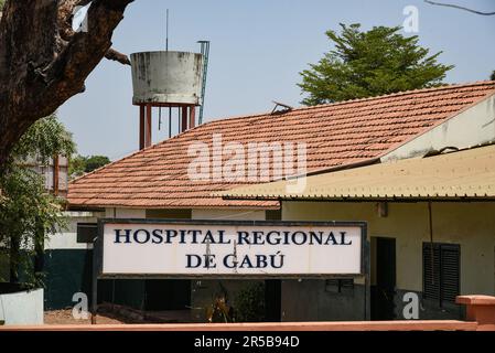 Nicolas Remene / le Pictorium - énergie solaire et développement rural dans la région de Gabu - 16/03/2017 - Guinée-Bissau / Gabu / Gabu - Hôpital régional de Gabu. L'hôpital est équipé d'un S2 pour chaque service, ce qui donne un total de 4 SHS, qui fournissent l'électricité et l'éclairage pour les salles de consultation et les salles adjacentes, ainsi que les zones communes telles que les couloirs. *Système solaire de maison (SHS) : système d'énergie solaire de maison Banque D'Images