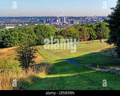 Royaume-Uni, West Yorkshire, Leeds Skyline depuis Beggars Hill Banque D'Images