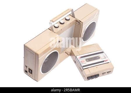 Lecteur de cassettes stéréo portable rétro de 80s. Traduction anglaise : volume, timbre (inscription en russe). Banque D'Images