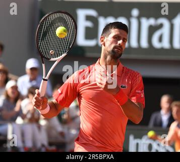 Paris, France. 02nd juin 2023. Roland Garros Paris Français ouvert 2023 jour 6 02/06/2023 Novak Djokovic (SRB) en troisième partie Credit: Roger Parker/Alay Live News Banque D'Images