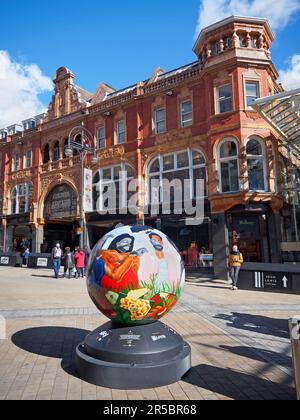 UK, West Yorkshire, Leeds, Briggate, entrée de County Arcade. Banque D'Images