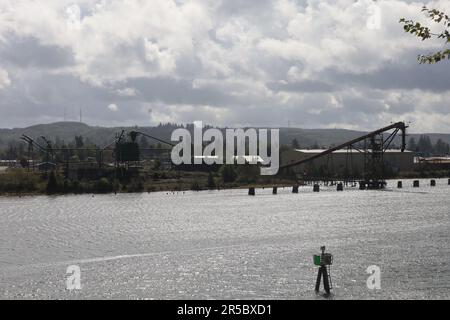 10-10-2021: Aberdeen, Washington: Vue sur la baie, et les industries Banque D'Images