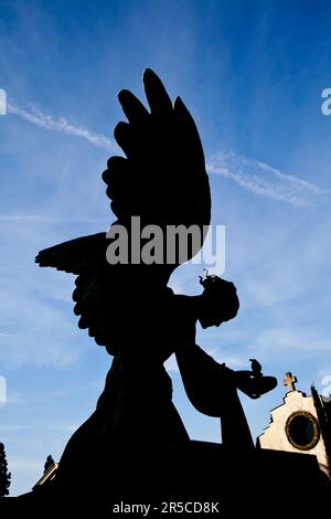 Cimetière monumental italien : collection de deux cents ans statues Banque D'Images