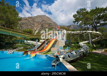 Piscine de l'hôtel Lykia World Village à Oeluedeniz près de Fethiye, Turquie Banque D'Images