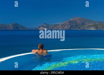 Piscine de l'hôtel Lykia World Village à Oeluedeniz près de Fethiye, Turquie Banque D'Images