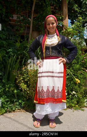 Femme en costume traditionnel typique, plateau de Lassithi, Crète, Grèce Banque D'Images