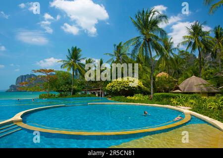 Piscine du Rayavadee Resort, Krabi, Thaïlande Banque D'Images