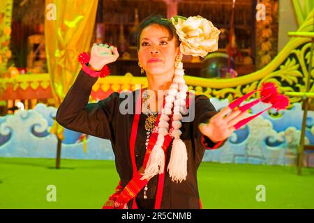 Spectacle de danse dans la ville de Phuket, île de Phuket, Thaïlande Banque D'Images