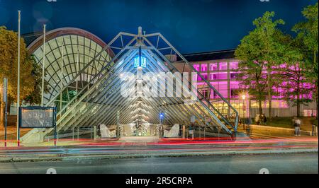 Festival des lumières de Bielefeld, hall civique avec station de métro illuminée Bielefeld Allemagne Banque D'Images