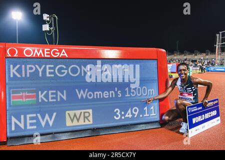 Florence, Italie. 02nd juin 2023. FLORENÇA, IT - 02.06.2023: GOLDEN GALA DA DIAMOND LEAGUE - Athlétisme - Golden Gala - Diamond League - Women's 1500m event, tenu au stade Luigi Ridolfi à Florence, en Italie, ce vendredi (02). Sur la photo, Kipyegon gagne la course et brise le record du monde. (Photo: Luca Castro/Fotoarena) crédit: Foto Arena LTDA/Alay Live News Banque D'Images