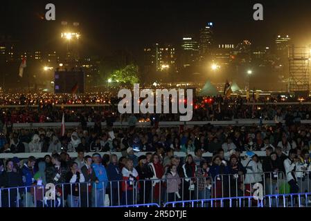 Le Pape Benoît XVI organise une veillée en soirée à l'hippodrome Royal Randwick pour les pèlerins dans un traîneau avant la messe papale qui aura lieu le dimanche 20 juillet 2008, dans le cadre de la Journée mondiale de la Jeunesse, qui se tiendra à Sydney du 15-21 au 14 juillet. Sydney, Australie. 19.07.08. Banque D'Images