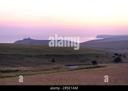 Belle Tout Lighthouse à Beachy Head sur South Downs, falaises de craie et la Manche au loin. Près d'Eastbourne East Sussex, Angleterre Royaume-Uni Banque D'Images