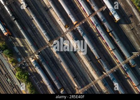 Tyseley, Birmingham 3rd juin 2023 - des conflits de rémunération entre le gouvernement et les syndicats ASLEF et RMT ont vu un réseau ferroviaire presque entier fermé samedi. Les trains ont été laissés garés et inutilisés au dépôt d'entretien de traction de Tyseley (TMD) car les deux syndicats ont rejeté les offres de salaire présentées par le gouvernement, et affirment qu'il y a encore un fort soutien à l'action industrielle de leurs membres. Crédit : Stop Press Media/Alay Live News Banque D'Images