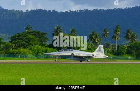 Langkawi, Malaisie - 28 mai 2023. A Northrop F-5 Tiger II de la Royal Thai Air Force (RTAF) pour le décollage de l'aéroport de Langkawi (LGK), Malaisie. Banque D'Images