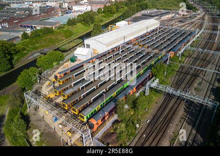 Winson Green, Birmingham 3rd juin 2023 - des conflits de rémunération entre le gouvernement et les syndicats ASLEF et RMT ont vu un réseau ferroviaire presque entier fermé samedi. Les trains ont été laissés garés et inutilisés au dépôt d'entretien de traction de Soho (TMD) car les deux syndicats ont rejeté les offres de salaire présentées par le gouvernement, et affirment qu'il existe encore un fort soutien à l'action industrielle de leurs membres. Crédit : Stop Press Media/Alay Live News Banque D'Images