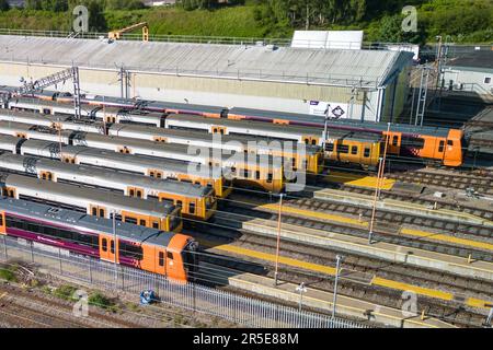 Winson Green, Birmingham 3rd juin 2023 - des conflits de rémunération entre le gouvernement et les syndicats ASLEF et RMT ont vu un réseau ferroviaire presque entier fermé samedi. Les trains ont été laissés garés et inutilisés au dépôt d'entretien de traction de Soho (TMD) car les deux syndicats ont rejeté les offres de salaire présentées par le gouvernement, et affirment qu'il existe encore un fort soutien à l'action industrielle de leurs membres. Crédit : Stop Press Media/Alay Live News Banque D'Images