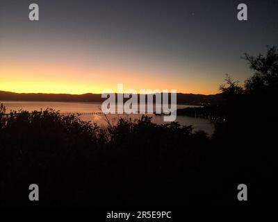 Coucher de soleil sur le port de Wellington en hiver, Nouvelle-Zélande Banque D'Images