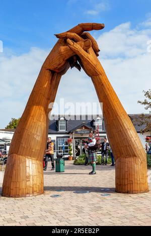 GRETNA GREEN, GRANDE-BRETAGNE - 13 SEPTEMBRE 2014 : il s'agit de la Grande danse (sculpture de Ray Lonsdale) dans un village écossais à la frontière avec l'Angleterre Banque D'Images