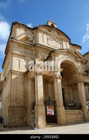 Portail d'entrée de l'église Sainte-Catherine d'Italie, la Valette, Malte Banque D'Images