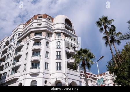 France, Provence Alpes Côte d'Azur, Cannes, 2022-08-11. Tourisme et vie quotidienne dans la ville mythique de Cannes, célèbre pour son festival de cinéma et ses Banque D'Images