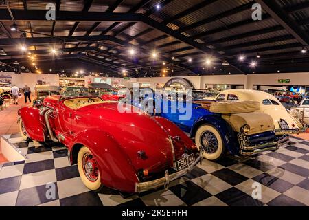 1936 Auburn852 BatTail Speedster, 1931Duesenberg modèle J & 1936 Cord Beverley au Haynes International Motor Museum, Sparkford, Somerset, Royaume-Uni Banque D'Images