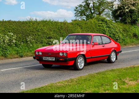 1986 Ford Capri injection rouge. Voiture vintage classique, moteurs d'antan en route pour Capesthorne Hall Vintage Collectors exposition automobile, Cheshire, Royaume-Uni 2023 Banque D'Images