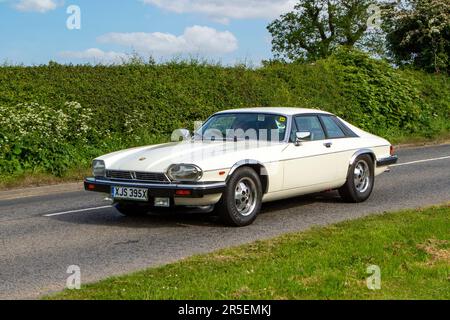 Années 1986 80 Eighties blanc Jaguar XJs 3,6 voiture vintage classique, moteurs d'antan en route pour Capesthorne Hall Vintage Collectors exposition de voiture, Cheshire, Royaume-Uni Banque D'Images