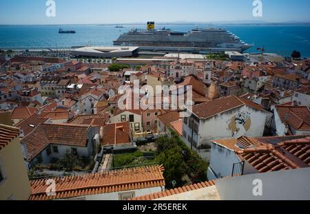 Le bateau de croisière de la classe Dream Costa Diadema en visite à Lisbonne Banque D'Images