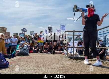 La protestation de Falmouth en 2nd contre la modification par AP du navire Bibby Stockholm pour accueillir 500 réfugiés Banque D'Images