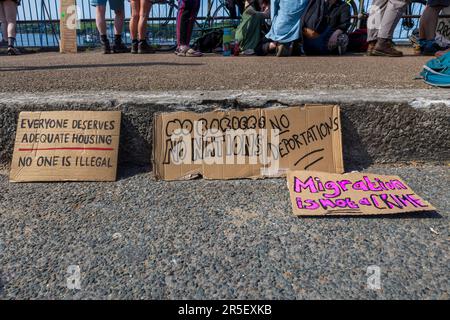 La protestation de Falmouth en 2nd contre la modification par AP du navire Bibby Stockholm pour accueillir 500 réfugiés Banque D'Images