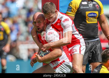 George King #10 de Hull KR célèbre son essai de faire 8-10 pendant le Betfred Super League Magic Weekend Match Salford Red Devils vs Hull KR à St. James's Park, Newcastle, Royaume-Uni, 3rd juin 2023 (photo de Gareth Evans/News Images) Banque D'Images